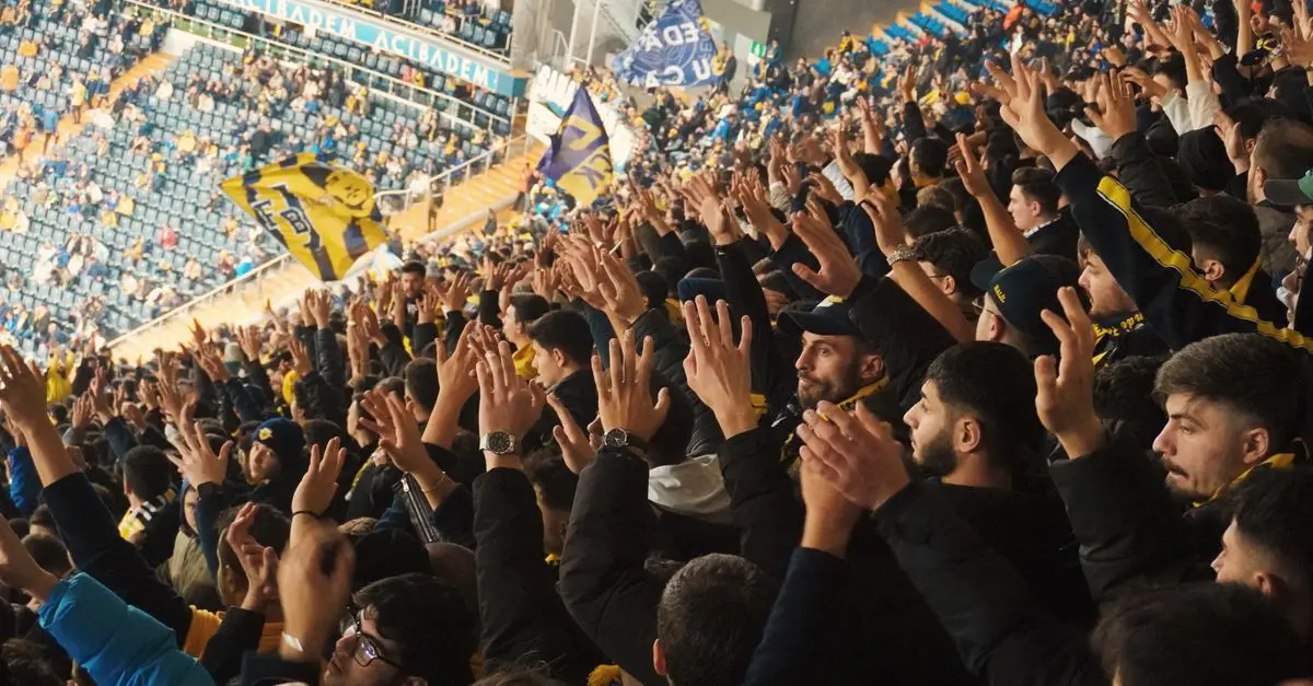 How to Navigate Current Football News: Tips for Fans